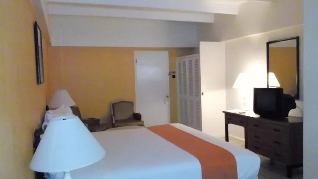 Pineapple Court Hotel Ocho Ríos