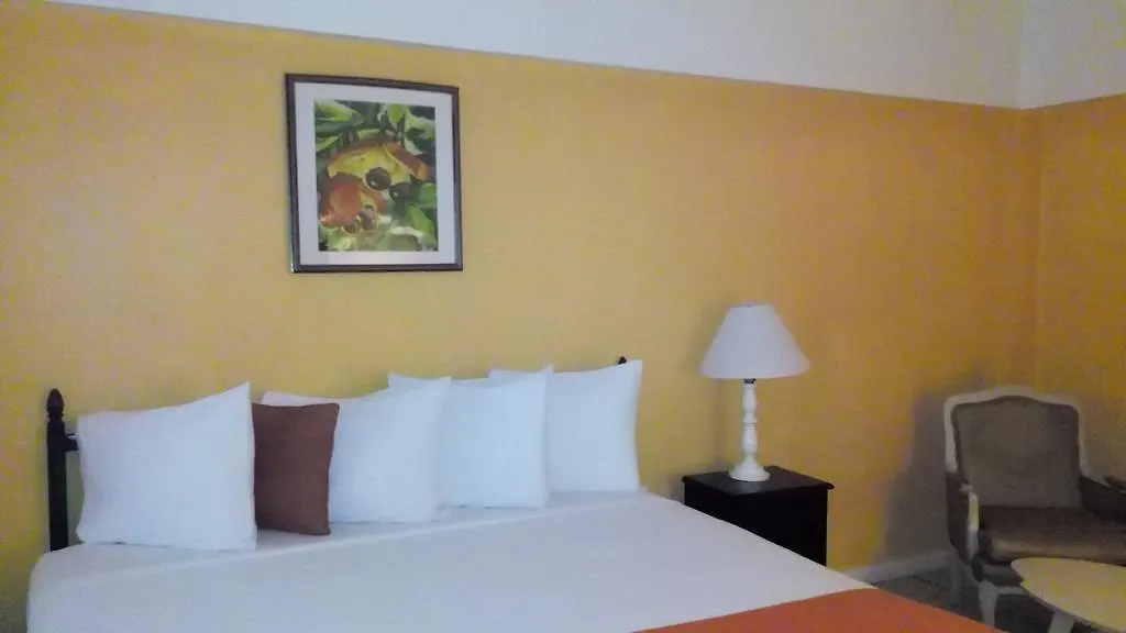 Pineapple Court Hotel Ocho Ríos