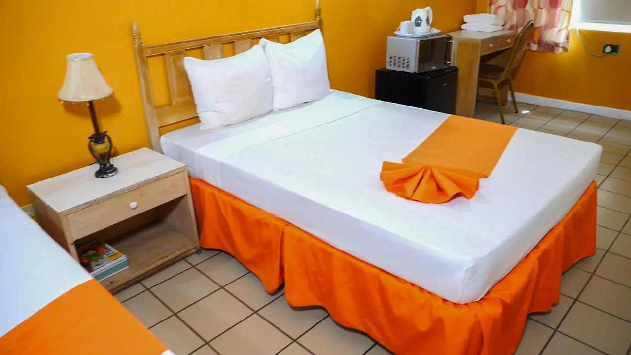 Pineapple Court Hotel Ocho Ríos