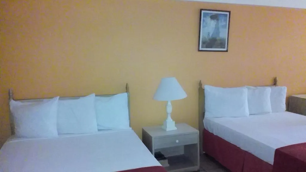 Pineapple Court Hotel Ocho Rios 2*,