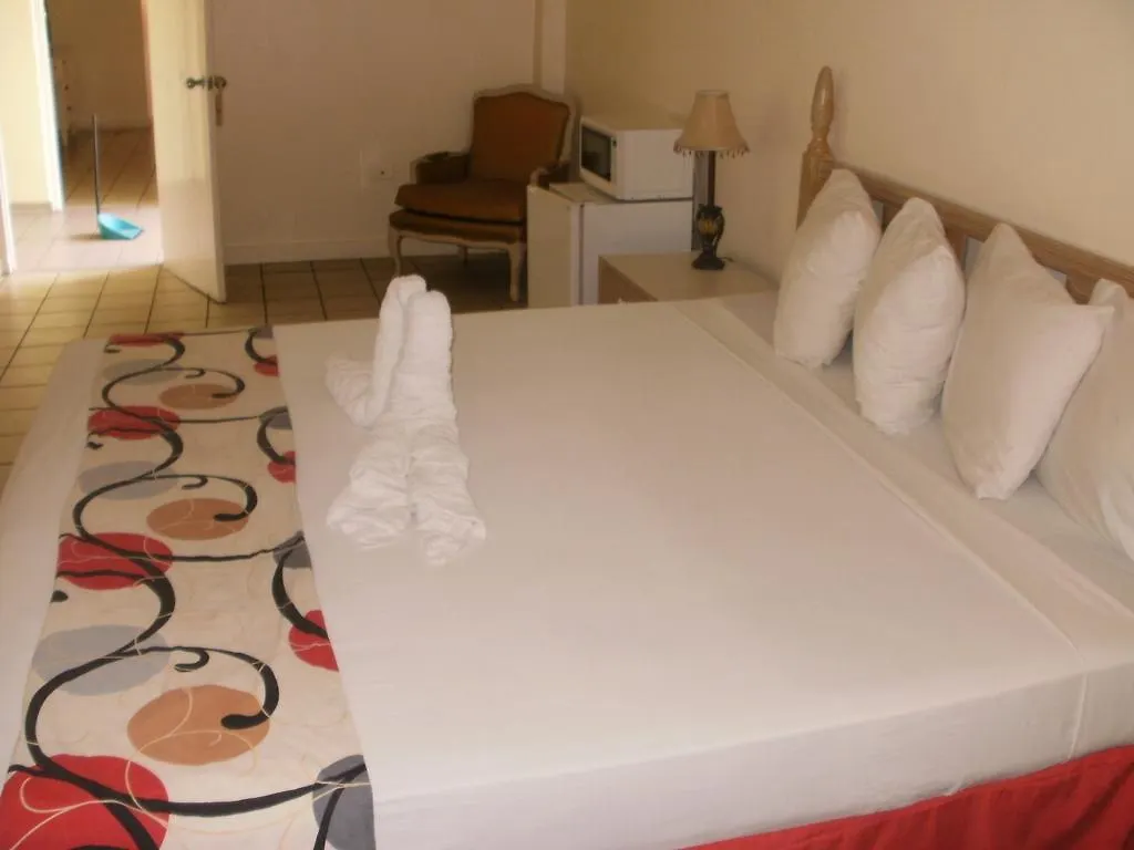 Pineapple Court Hotel Ocho Rios