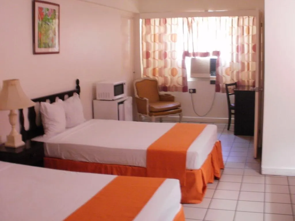 **  Pineapple Court Hotel Ocho Rios Jamaica