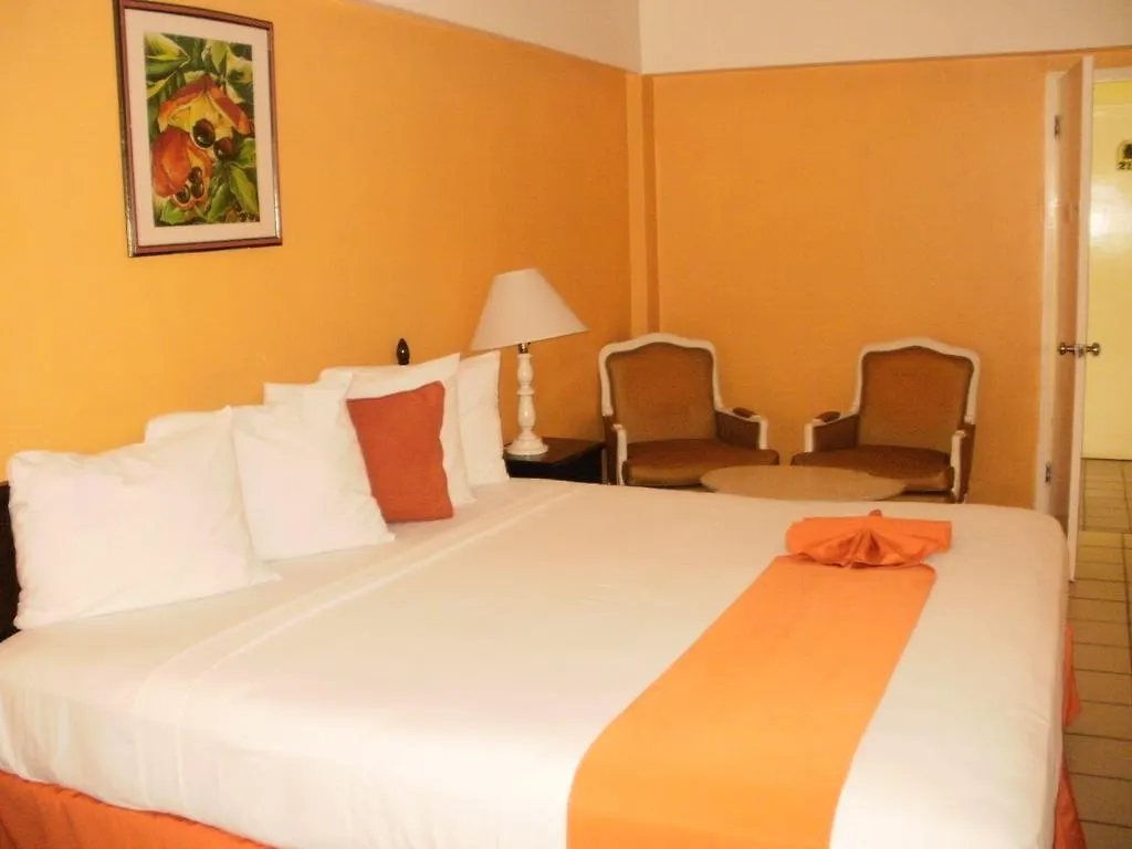 Pineapple Court Hotel Ocho Rios 2*,