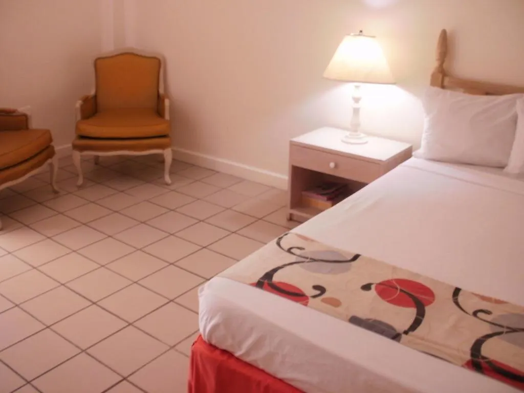 Pineapple Court Hotel Ocho Rios