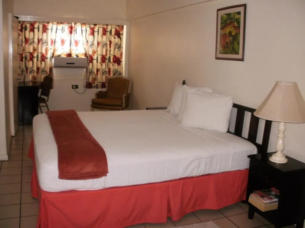 Pineapple Court Hotel Ocho Rios 2*,  Jamaica