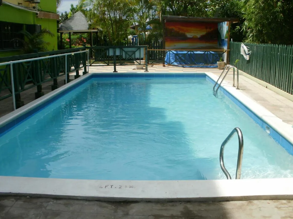 Pineapple Court Hotel Ocho Rios