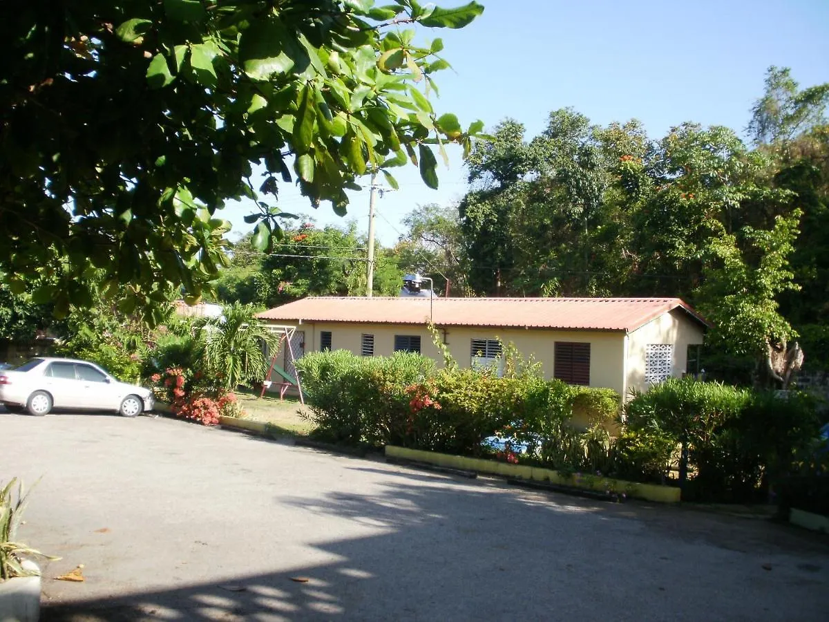 Pineapple Court Hotel Ocho Rios